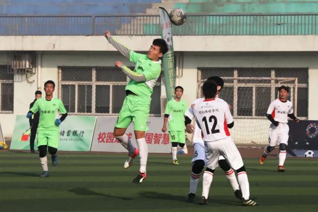 哈利伯顿24分字母利拉德缺阵 步行者擒雄鹿3-1