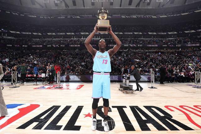 威尔斯50分辽宁大胜新疆 首钢1分险胜同曦