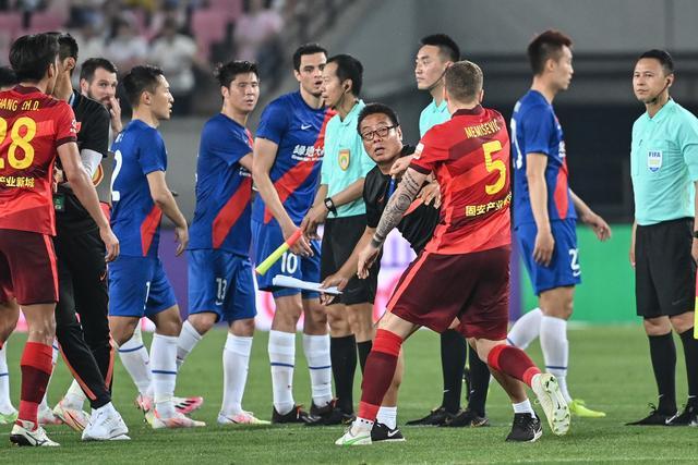 新教皇喜欢打网球 比起公牛小熊更支持白袜