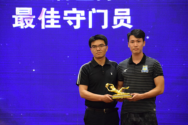 雄鹿试训35岁小托马斯 上赛季仅得到8分3助攻